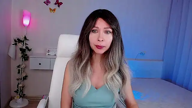 Snapshot of wendifoste chatting on 11.14.25 wendifoste online show from 11.14.25