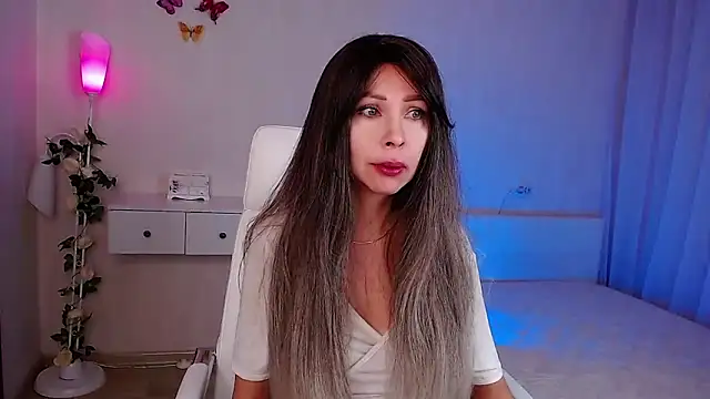 Snapshot of wendifoste chatting on 11.17.25 wendifoste online show from 11.17.25