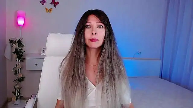 Snapshot of wendifoste chatting on 11.21.25 wendifoste online show from 11.21.25