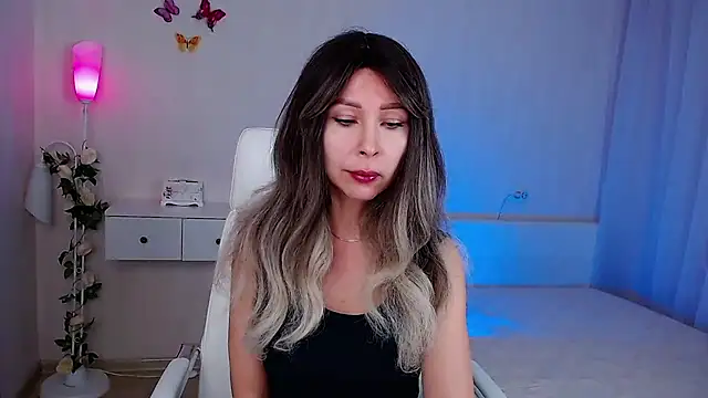 Snapshot of wendifoste chatting on 11.28.25 wendifoste online show from 11.28.25