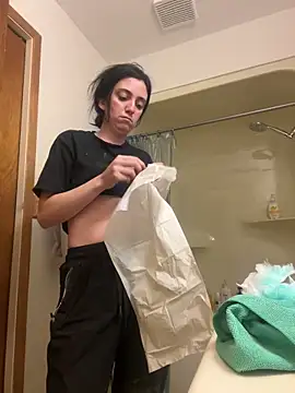 XXlolaXX online show from 12.17.24