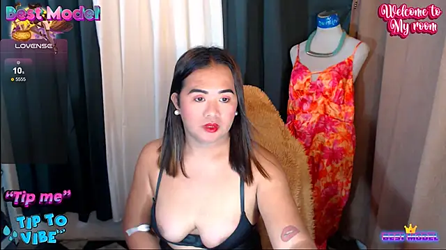 Snapshot of MagnificatMistress chatting on 11.15.25 MagnificatMistress online show from 11.15.25