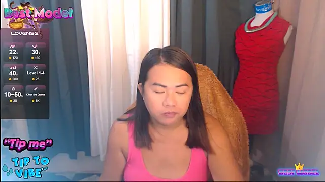 Snapshot of MagnificatMistress chatting on 11.24.25 MagnificatMistress online show from 11.24.25