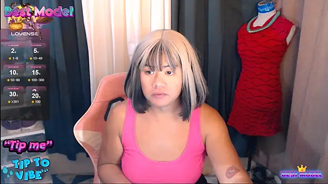 Snapshot of MagnificatMistress chatting on 11.24.25 MagnificatMistress online show from 11.24.25