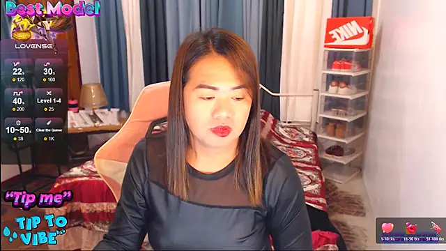 Snapshot of MagnificatMistress chatting on 12.16.25 MagnificatMistress online show from 12.16.25