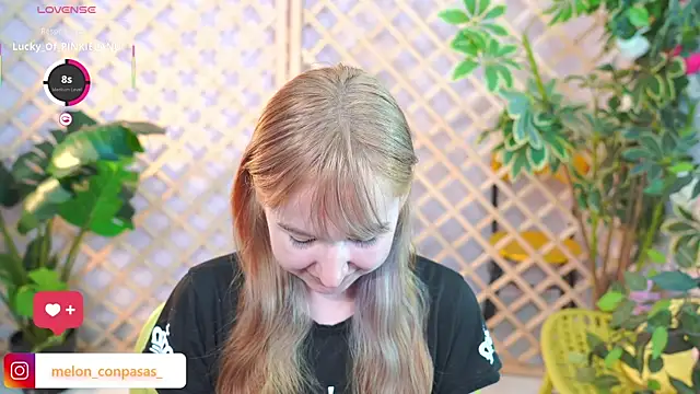 Snapshot of Pinkie_Princes chatting on 10.19.25 Pinkie Princes online show from 10.19.25
