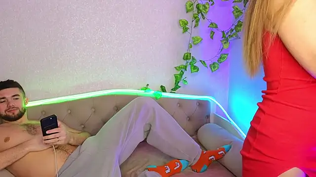 Snapshot of ParadisePleasure_ chatting on 03.06.25 ParadisePleasure  online show from 03.06.25