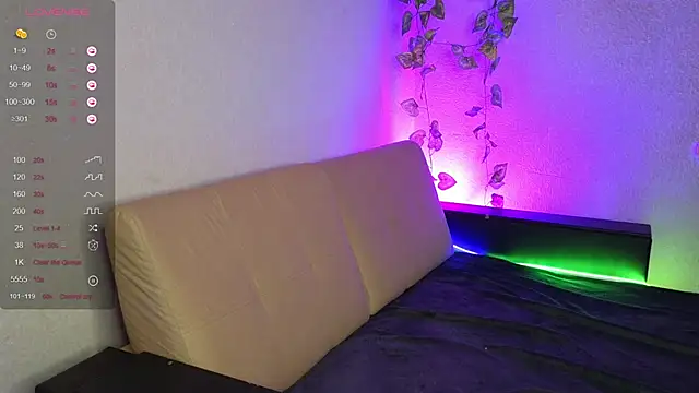 Snapshot of ParadisePleasure_ chatting on 11.04.25 ParadisePleasure online show from 11.04.25