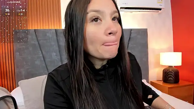 Snapshot of Falak_sweett_ chatting on 11.26.25 Falak sweett online show from 11.26.25