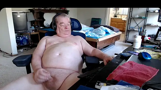 Snapshot of HomerPrice chatting on 02.22.25 HomerPrice online show from 02.22.25