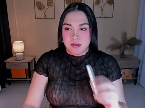 MaxeneCullens online show from 12.17.25