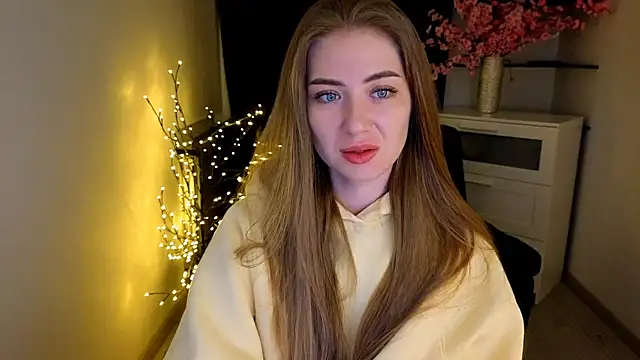 Snapshot of Adelyna_Bird chatting on 04.14.26 Adelyna Bird online show from 04.14.26