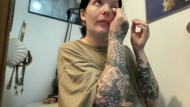 Snapshot of SweetMaisie chatting on 09.25.25 SweetMaisie online show from 09.25.25