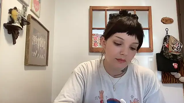 Snapshot of SweetMaisie chatting on 10.15.25 SweetMaisie online show from 10.15.25