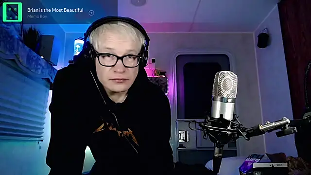 Snarfle82 online show from 02.05.25