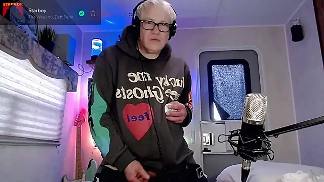 Snarfle82 online show from 02.25.25