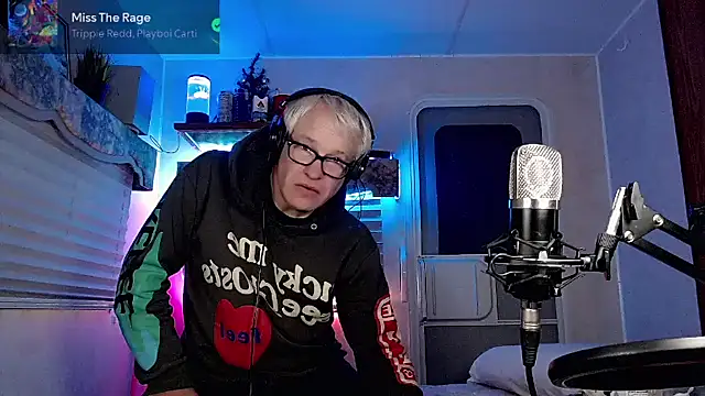 Snarfle82 online show from 03.11.25