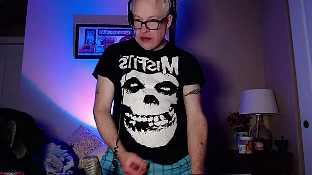 Snarfle82 online show from 11.23.25