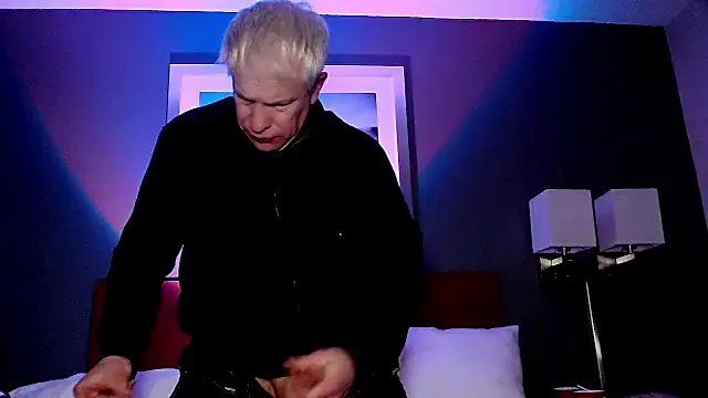 Snarfle82 online show from 12.18.25