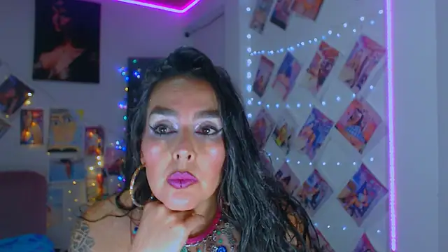 Snapshot of sweet_vanessa_22 chatting on 10.19.25 sweet vanessa 22 online show from 10.19.25