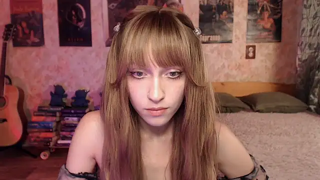 Snapshot of Friendly_Ellie chatting on 07.08.26 Friendly Ellie online show from 07.08.26