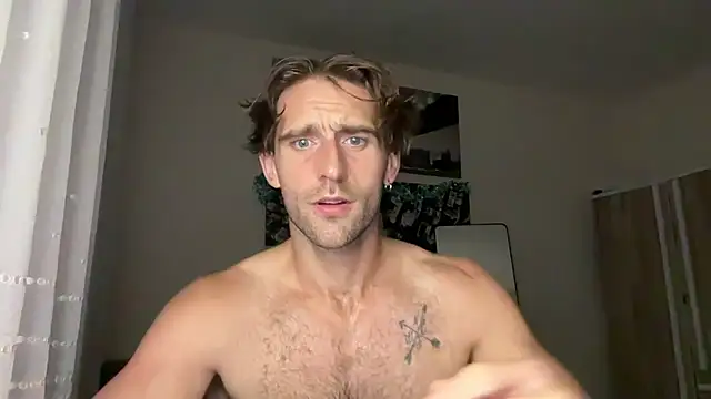 Snapshot of lukegunn chatting on 12.13.25 lukegunn online show from 12.13.25