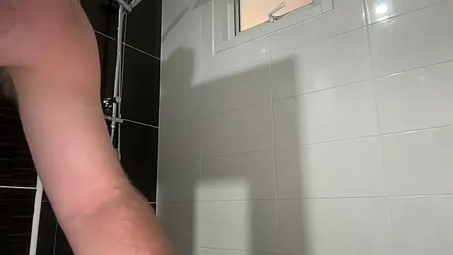 Snapshot of lukegunn chatting on 03.01.26 lukegunn online show from 03.01.26