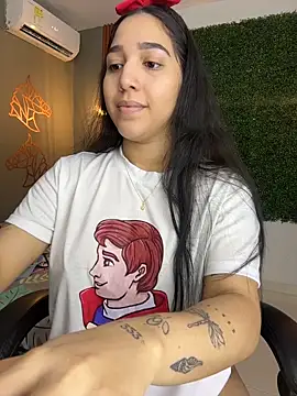 Snapshot of Amandanauty chatting on 12.22.25 Amandanauty online show from 12.22.25