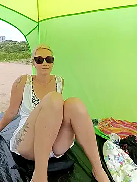 Snapshot of MissLMrJ chatting on 02.18.25 MissLMrJ online show from 02.18.25