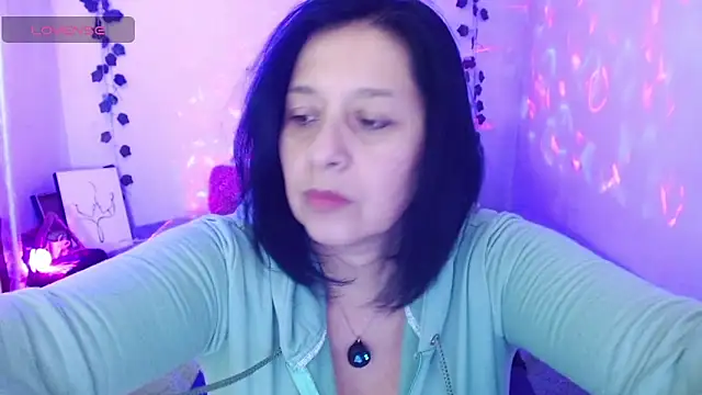 Snapshot of camilalatti chatting on 12.05.25 camilalatti online show from 12.05.25