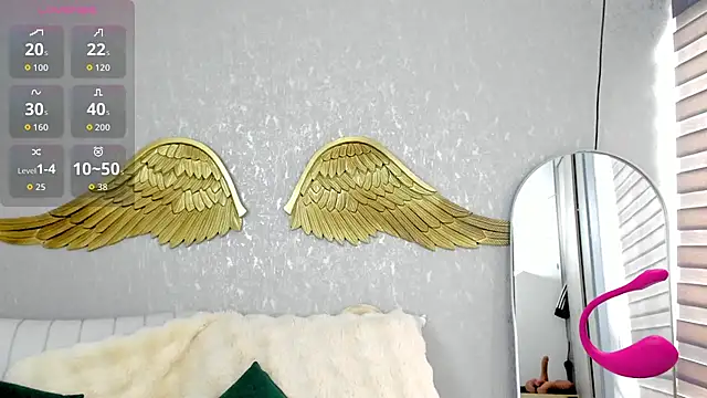 Snapshot of EmmaFerrary chatting on 11.19.25 EmmaFerrary online show from 11.19.25