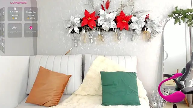 Snapshot of EmmaFerrary chatting on 11.26.25 EmmaFerrary online show from 11.26.25