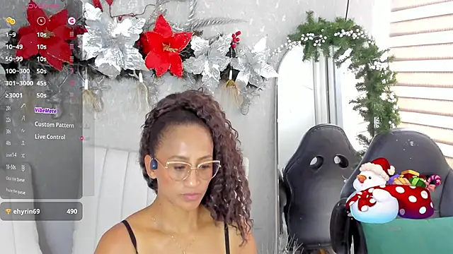 Snapshot of EmmaFerrary chatting on 12.02.25 EmmaFerrary online show from 12.02.25