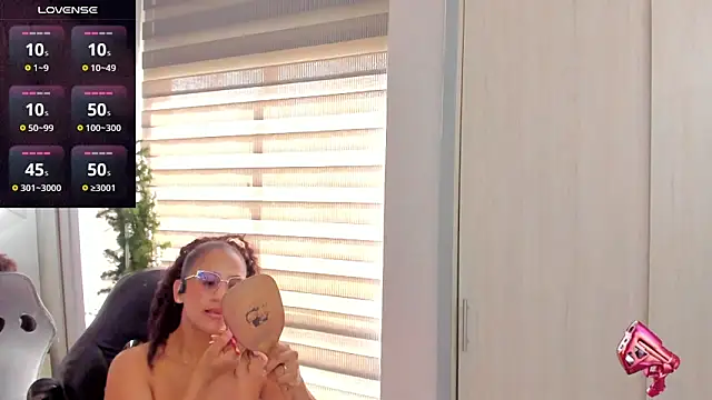 Snapshot of EmmaFerrary chatting on 12.16.25 EmmaFerrary online show from 12.16.25