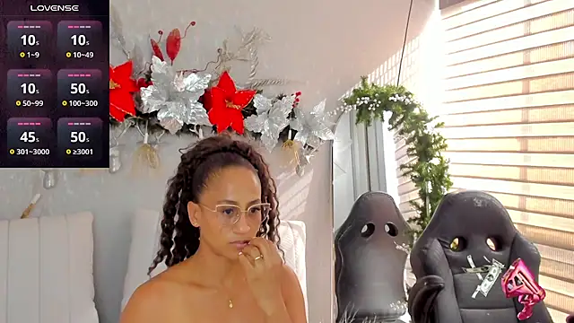 Snapshot of EmmaFerrary chatting on 12.21.25 EmmaFerrary online show from 12.21.25