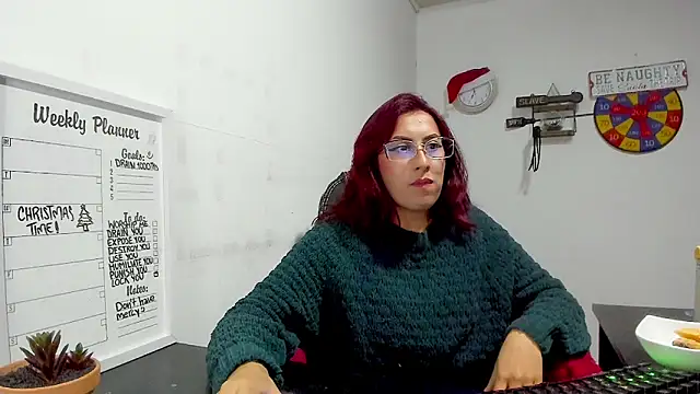 Snapshot of Scarlett_Sen chatting on 12.19.24 Scarlett Sen online show from 12.19.24