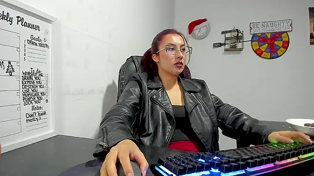 Snapshot of Scarlett_Sen chatting on 12.21.24 Scarlett Sen online show from 12.21.24