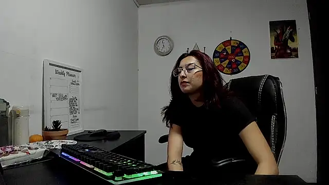 Snapshot of Scarlett_Sen chatting on 01.10.25 Scarlett Sen online show from 01.10.25