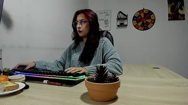 Snapshot of Scarlett_Sen chatting on 01.20.25 Scarlett Sen online show from 01.20.25