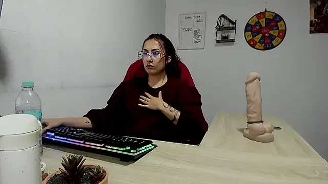 Snapshot of Scarlett_Sen chatting on 01.21.25 Scarlett Sen online show from 01.21.25