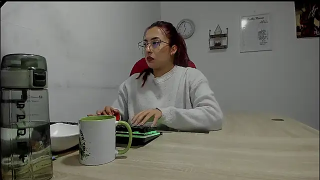 Snapshot of Scarlett_Sen chatting on 02.15.25 Scarlett Sen online show from 02.15.25