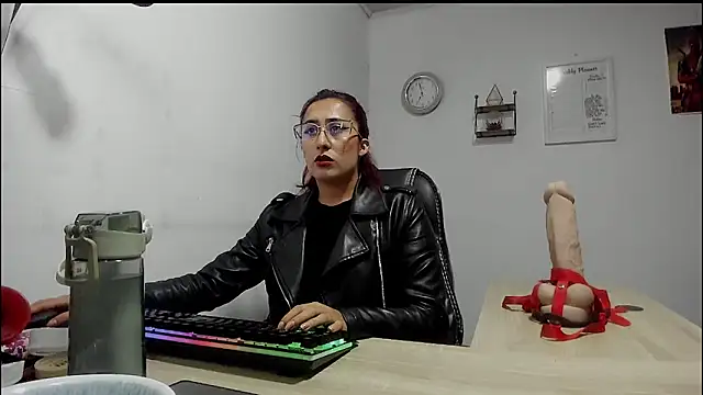 Snapshot of Scarlett_Sen chatting on 02.25.25 Scarlett Sen online show from 02.25.25