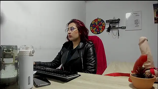 Snapshot of Scarlett_Sen chatting on 03.14.25 Scarlett Sen online show from 03.14.25