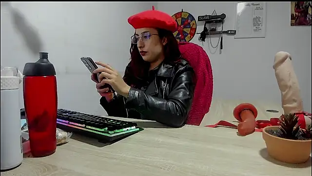 Snapshot of Scarlett_Sen chatting on 03.18.25 Scarlett Sen online show from 03.18.25