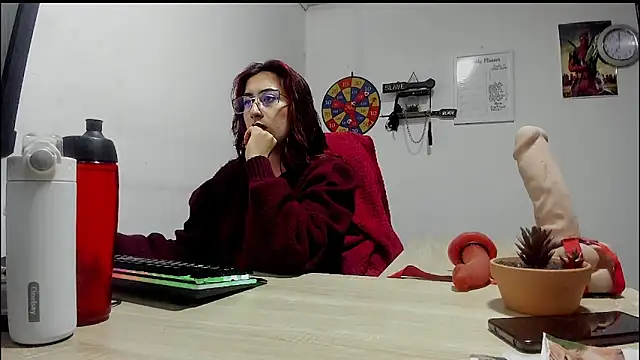 Snapshot of Scarlett_Sen chatting on 03.19.25 Scarlett Sen online show from 03.19.25