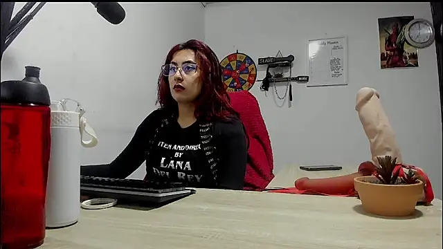 Snapshot of Scarlett_Sen chatting on 03.20.25 Scarlett Sen online show from 03.20.25