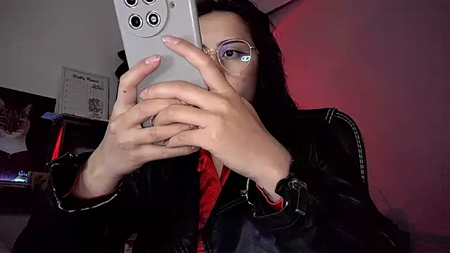 Snapshot of Scarlett_Sen chatting on 10.15.25 Scarlett Sen online show from 10.15.25