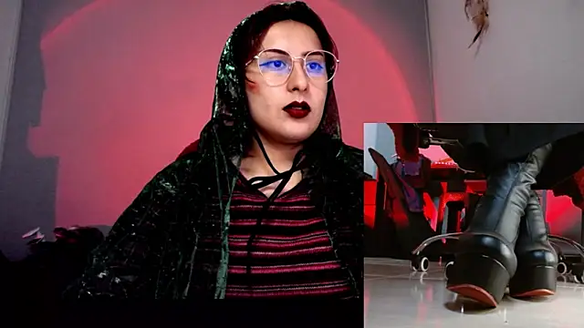 Snapshot of Scarlett_Sen chatting on 10.29.25 Scarlett Sen online show from 10.29.25