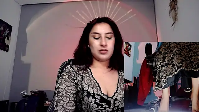 Snapshot of Scarlett_Sen chatting on 10.31.25 Scarlett Sen online show from 10.31.25