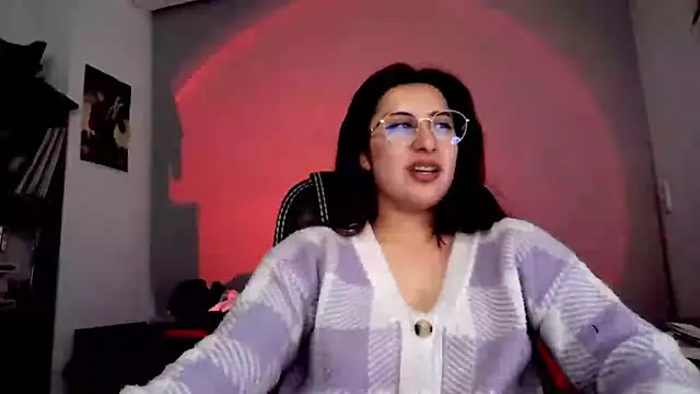 Snapshot of Scarlett_Sen chatting on 11.04.25 Scarlett Sen online show from 11.04.25